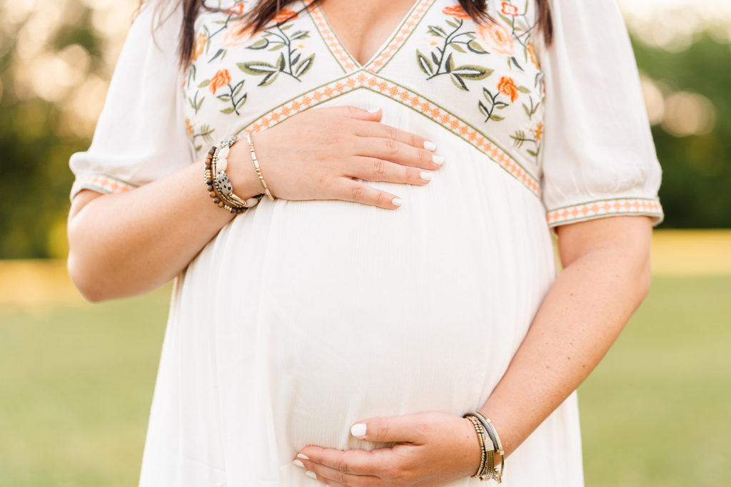 Chattanooga maternity photographer, Chattanooga photo spot Greenway Farms, bump picture