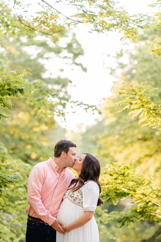Chattanooga maternity photographer, Chattanooga photo spot Greenway Farms, couple posing kissing