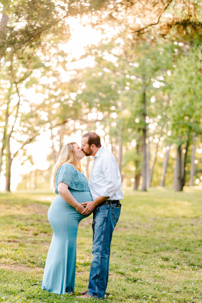 Chattanooga Maternity Photos - mother to Be -Chester Frost Park Photo Session- pregnant couple posing - kissing