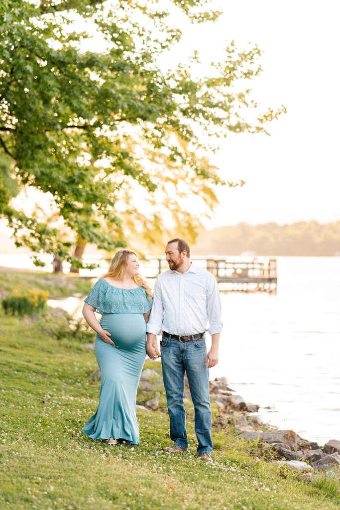 Chattanooga Maternity Photography - mother to Be -Chester Frost Park Photo Session- Couple posing by lake - Chattanooga maternity photography