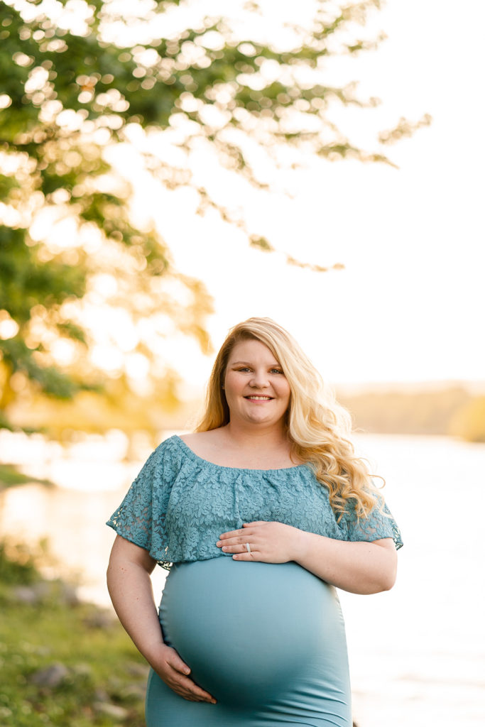 Chattanooga Maternity Photos - mother to Be -Chester Frost Park Photo Session- Pregnant mother posing golden hour