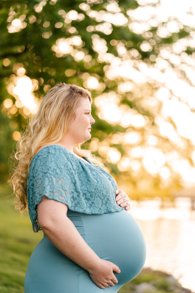 Chattanooga Maternity Photos - Mother to Be -Chester Frost Park Photo Session - pregnant mother posing - golden hour