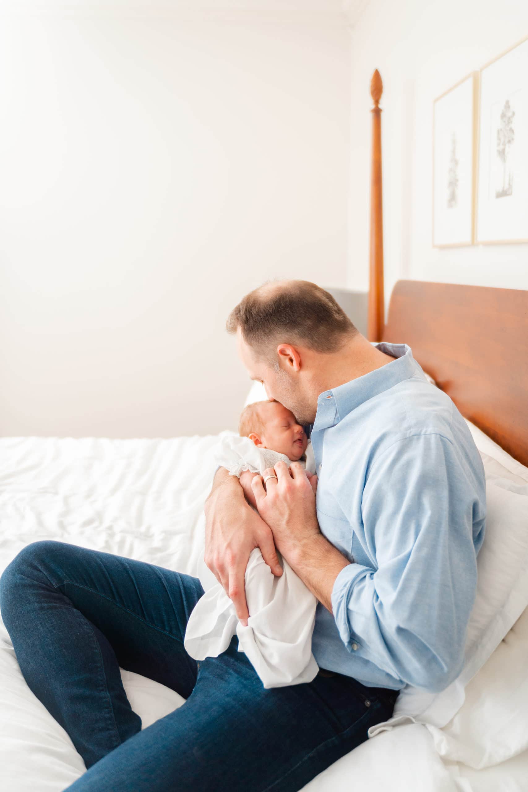 Tennessee newborn photography _ father holding newborn