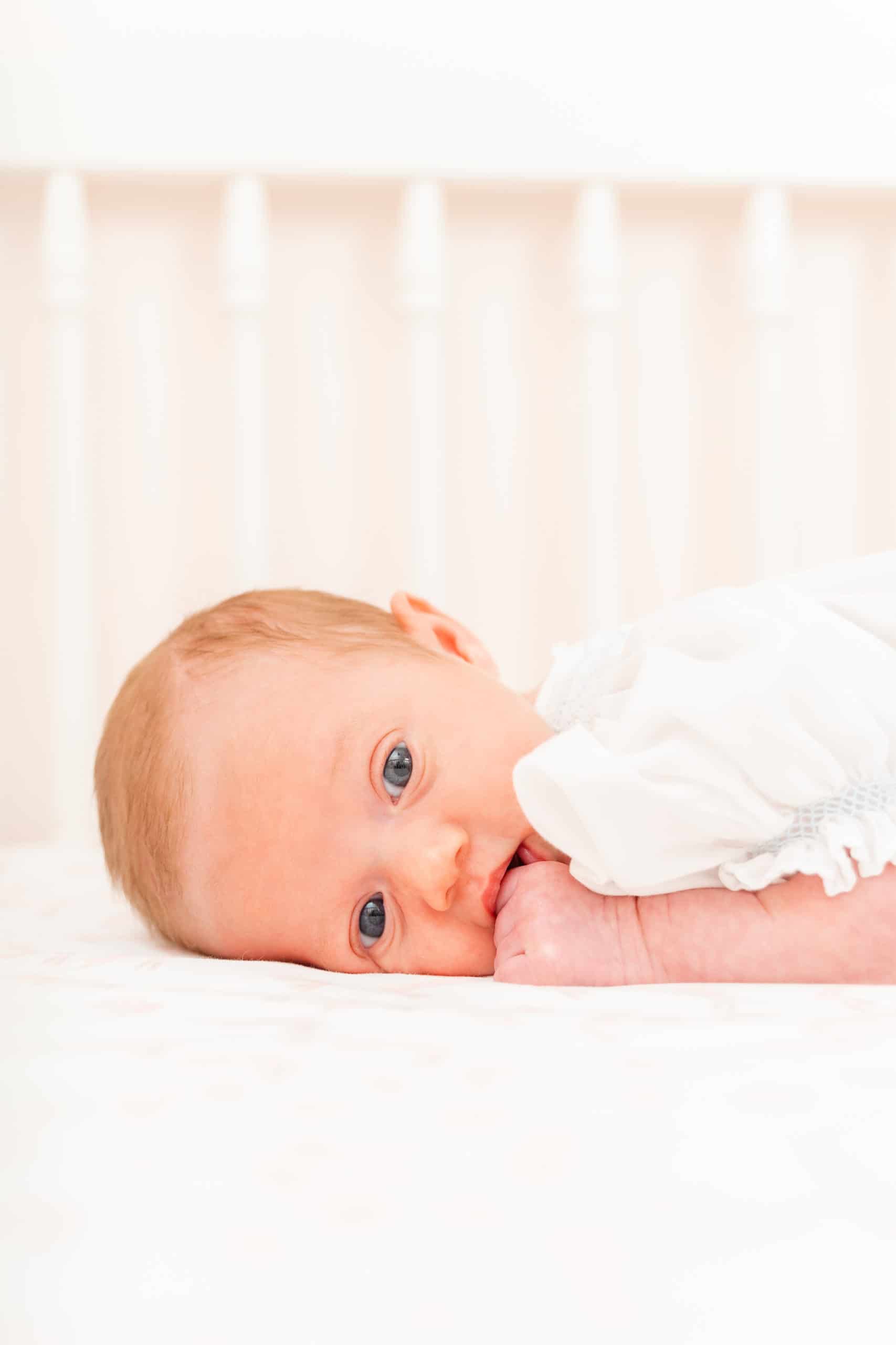Chattanooga newborn photography _ newborn in crib