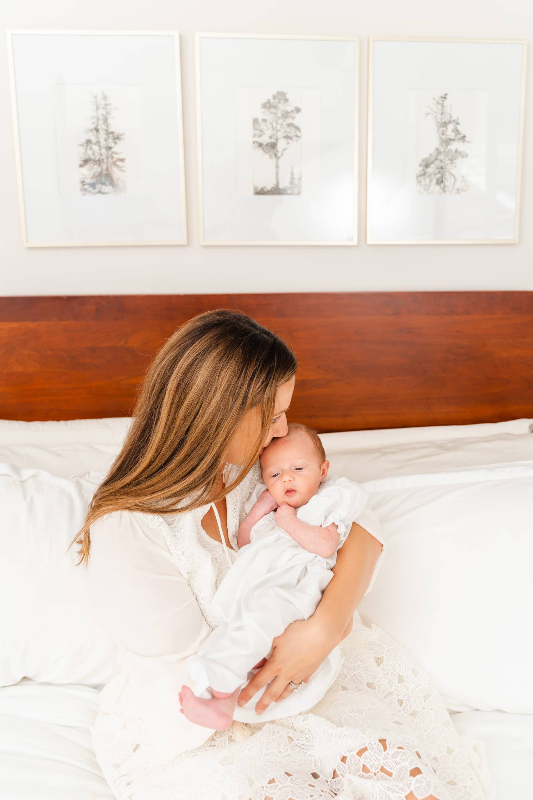Chattanooga newborn photography _ light and airy _mother with newborn