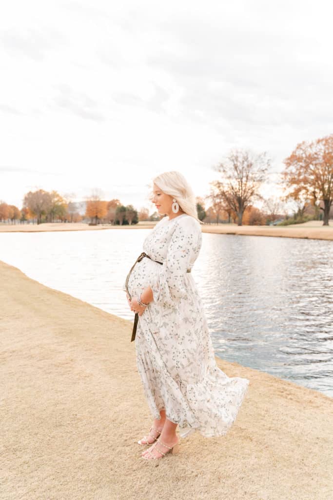 Maternity session on golf course in Chattanooga TN by Tennessee River. When to schedule maternity photos?