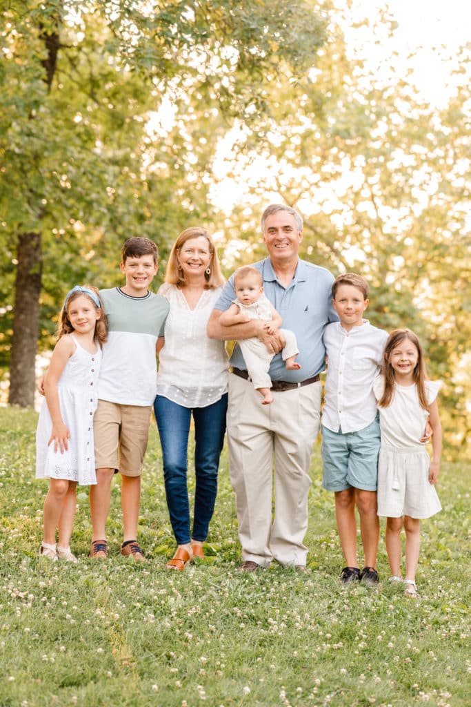Photography session wardrobe tips for large family sessions, grandparents posing with grandchildren