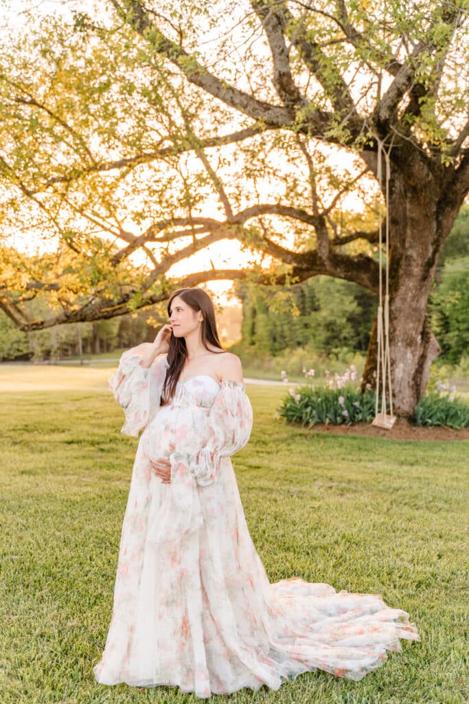 Chattanooga maternity photographer at Kensington Cove Farm. Luxury maternity gown