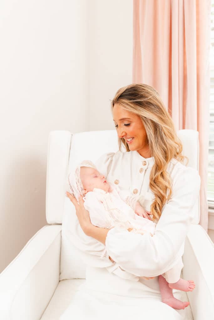 When deciding when to do newborn photos, this mother chose to wait closer to 1 month. 